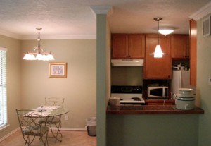 Earl's Condos Kitchen/Dining Area