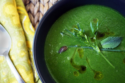 Chilled pea and herb soup
