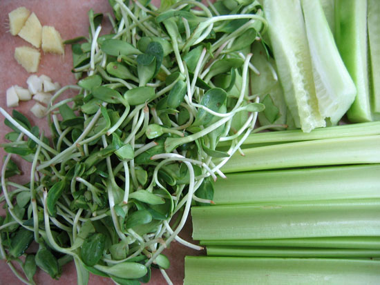 Green veggies and sprouts juice