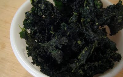 Wasabi-garlic raw kale chips