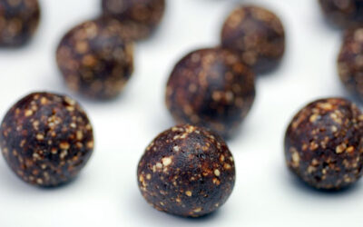 Raw chocolate peanut butter balls